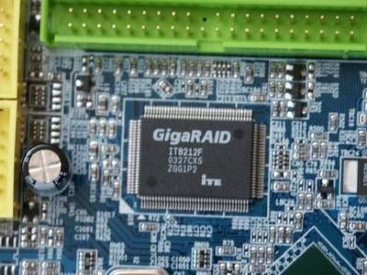 Gigabyte GA-8KNNXP és Gigabyte GA-8KNNXP-940 - 7. kép