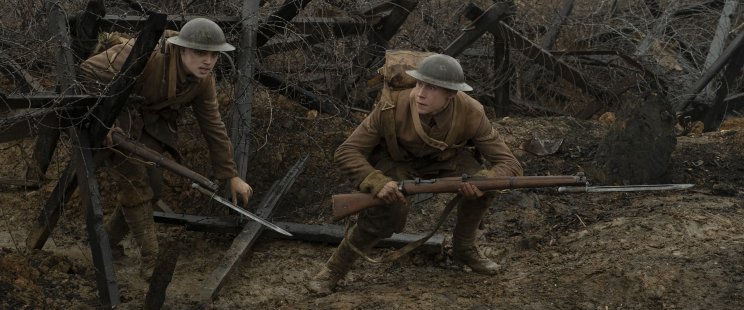 Tom (Dean-Charles Chapman) és Will (George MacKay) minden akadállyal szembenéz a siker érdekében