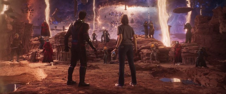 Scott (Paul Rudd) és Cassie Lang (Kathryn Newton) rácsodálkozik, mi mindent rejt a kvantumvilág