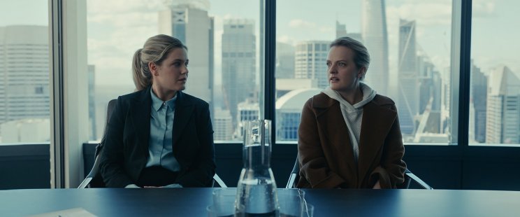 Alice (Harriet Dyer) kiáll nővére mellett, amíg ép ésszel lehetséges