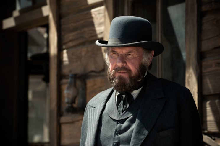 Latham Cole (Tom Wilkinson), a vasútépítés lelkes üttörője
