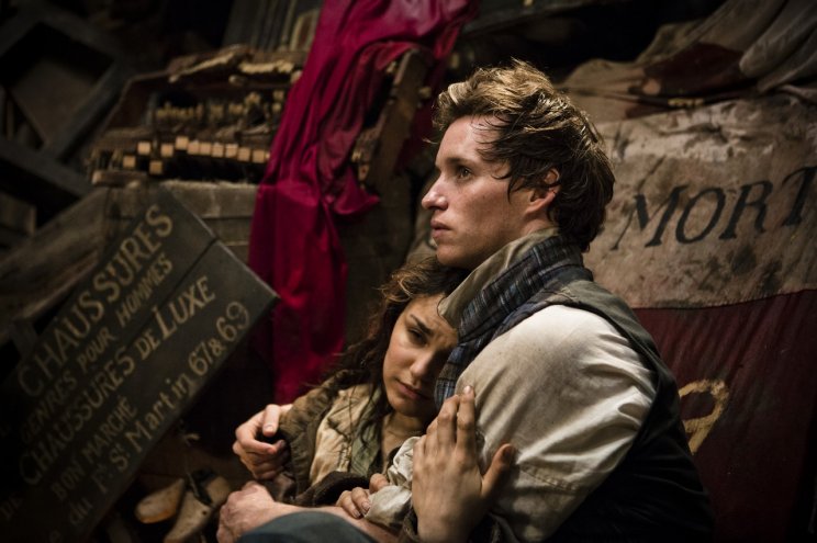 Most már Éponine (Samantha Barks) is tudja: a barikádon sem fenékig tejfel az élet