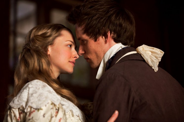 Cosette (Amanda Seyfried) és Marius (Eddie Redmayne) a szerelem hullámhosszán