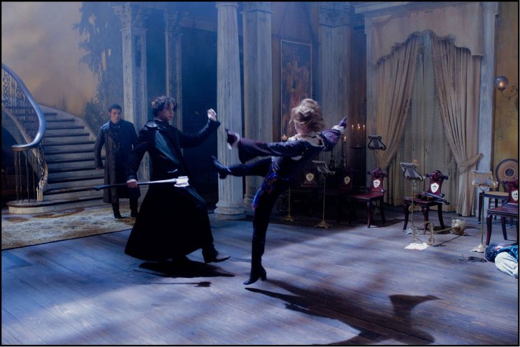 Lincoln vs. Vadoma, harmadik menet. A háttérben Adam (Rufus Sewell) figyel.