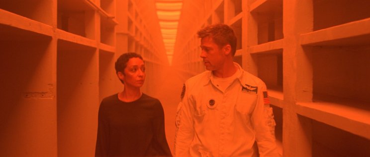 Vajon Helen Lantos (Ruth Negga) szerint is annyira Kubrickra hajaz a körítés?