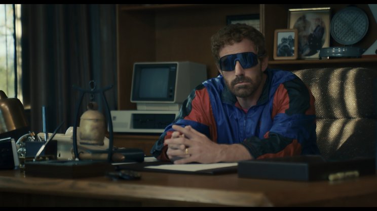 Phil Knight ügyvezető (Ben Affleck) nem mindig olyan szigorú, mint amilyennek látszik