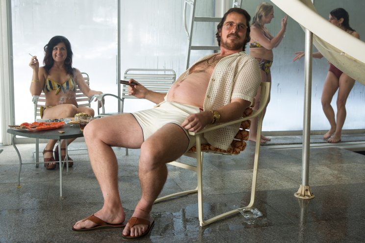 Christian Bale a "fehér lovag" szerepében