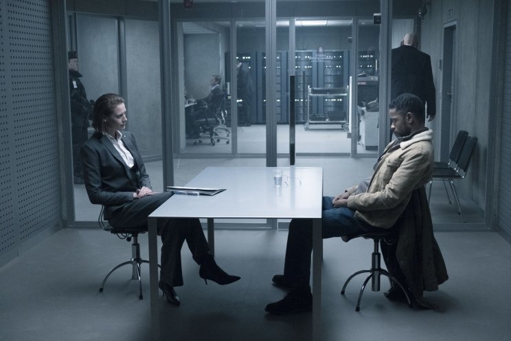 A svéd hatóságok sem repesnek az NSA ügynök Edwin Needham (LaKeith Stanfield) jelenlététől