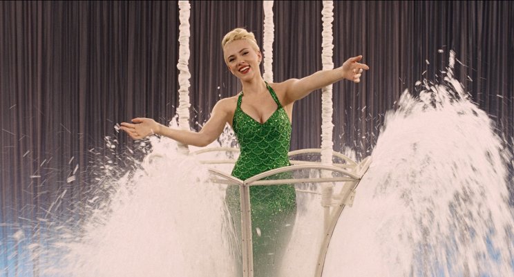 DeeAnna Moran (Scarlett Johansson) mint a kis (szexi) hableány