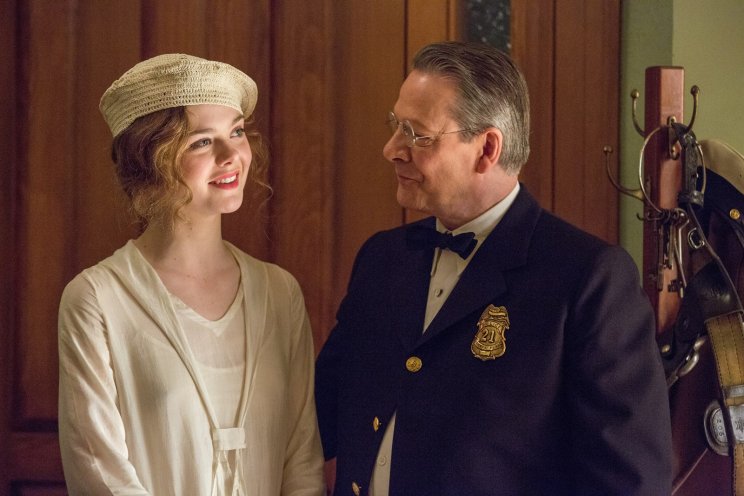 Figgis seriff (Chris Cooper) nagyon büszke a lányára (Elle Fanning), aki hollywoodi színésznőnek készül