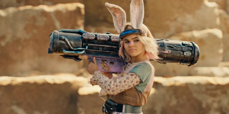 Kicsi Tina (Ariana Greenblatt) cuki külseje ellenére imád robbantgatni