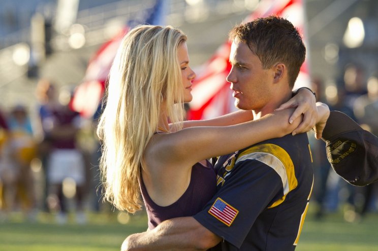 Sam Shane (Brooklyn Decker) és Alex Hopper (Taylor Kitsch) az egyesülés küszöbén