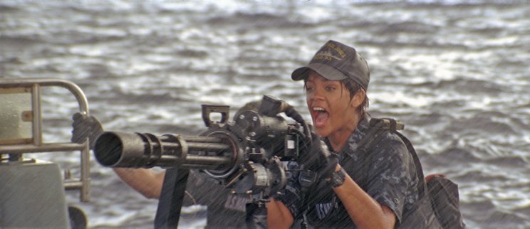 A belevaló Cora Raikes (Rihanna) éppen tüzel
