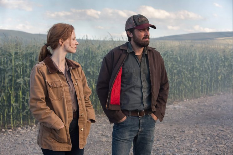 Egy kis relativitás és a gyerekek, Murph (Jessica Chastain) és Tom (Casey Affleck) már fel is nőttek