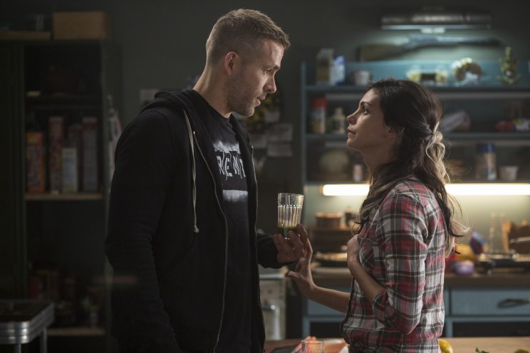 Wade és szerelme, Vanessa (Morena Baccarin) egymással versenyez: kinek szarabb az élete?