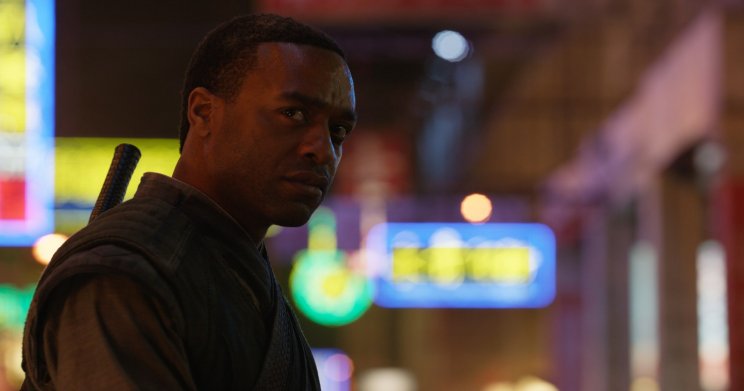 Karl Mordo (Chiwetel Ejiofor) elszántan őrzi a Földet az idegen dimenzióktól