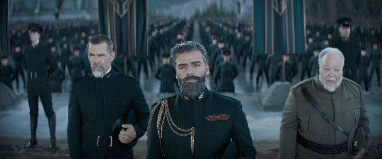 Leto Atreides herceg (Oscar Isaac) vegyes érzésekkel néz új megbízatása elé