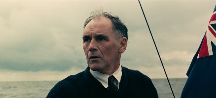 Mr. Dawson (Mark Rylance) egyike a katonák segítségére siető polgári hajósoknak