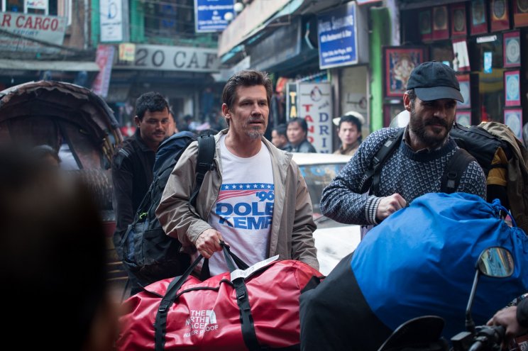 Beck Weathers (Josh Brolin) izgatotta készül a nagy kihívásra