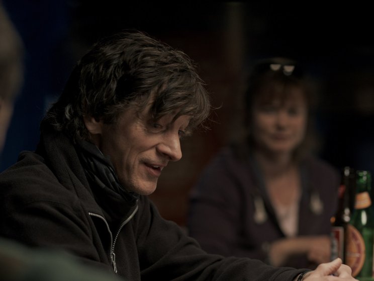 Doug Hansen (John Hawkes) postásként sem ismer lehetetlent