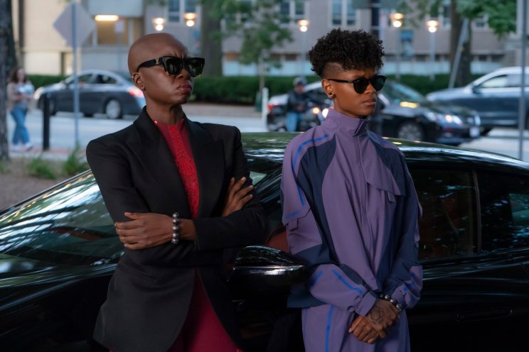 A gyászidőszak után a hercegnő és Okoye tábornok (Danai Gurira) kiruccan egy kicsit Amerikába