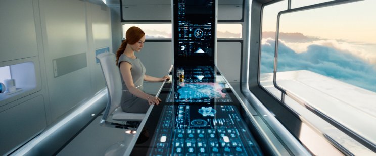 Victoria Olsen (Andrea Riseborough), a szorgos irányító