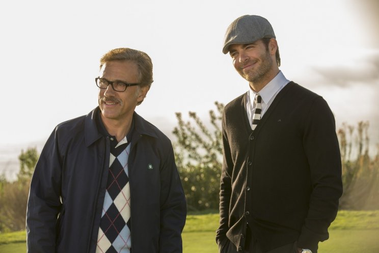 Az üzletben könyörtelen Burt Hanson (Christoph Waltz) és sármőr fiacskája, Rex (Chris Pine)