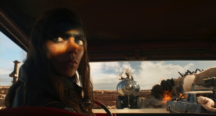 Furiosa (Anya Taylor-Joy) ugyanolyan elszánt harcossá válik, mint anyja volt