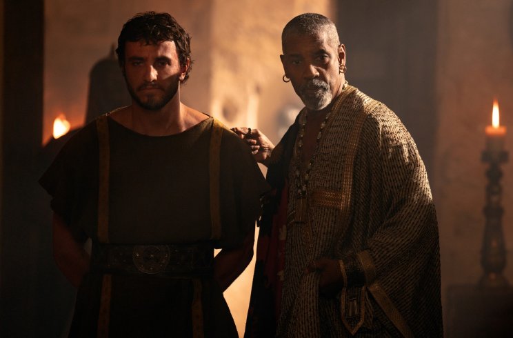 Macrinus (Denzel Washinton) komoly potenciált lát legújabb szerzeményében