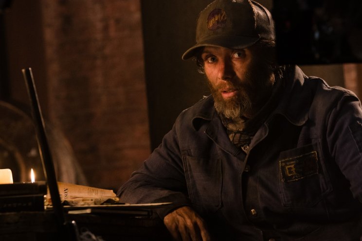 Emmett (Cillian Murphy) szerint már nem csak a borotválkozás tök felesleges
