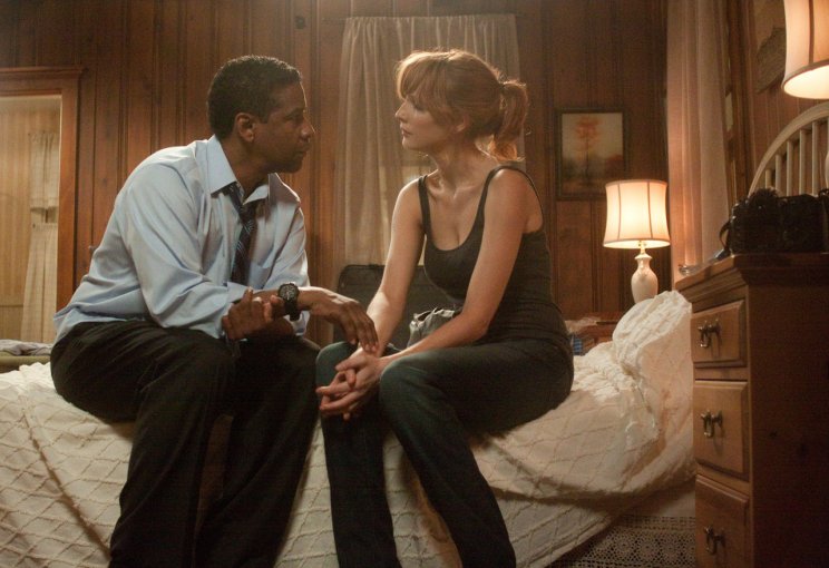 Whip és Nicole (Kelly Reilly) éppen nem szívnak
