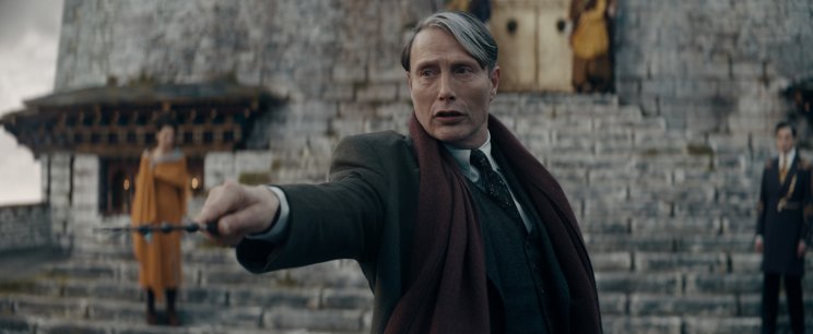 Gellert Grindelwald (Mads Mikkelsen) immár a saját kinézetét is újjávarázsolta