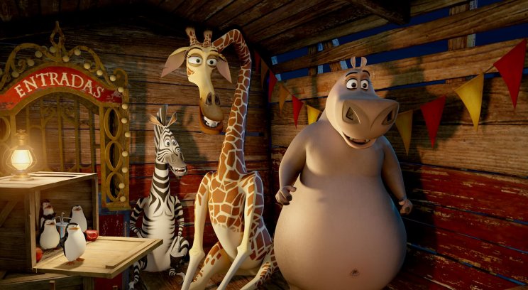 A pingvinek, valamint Marty, Melman és Gloria a cirkuszi társulat tagjaivá válnak.