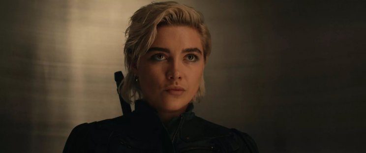 Az új Fekete Özvegy, Jelena (Florence Pugh) egyre kevésbé élvezi a munkáját