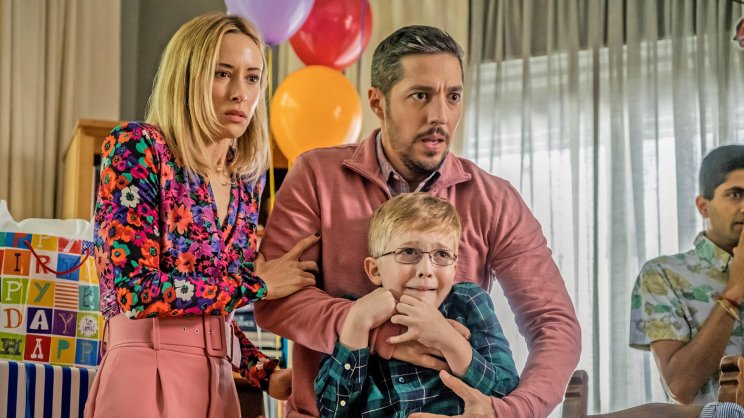 Holly (Gillian Zinser) és családja elképedve figyeli Rose ámokfutását