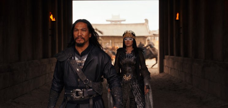 Bori kán (Jason Scott Lee) meg sem áll a császárvárosig