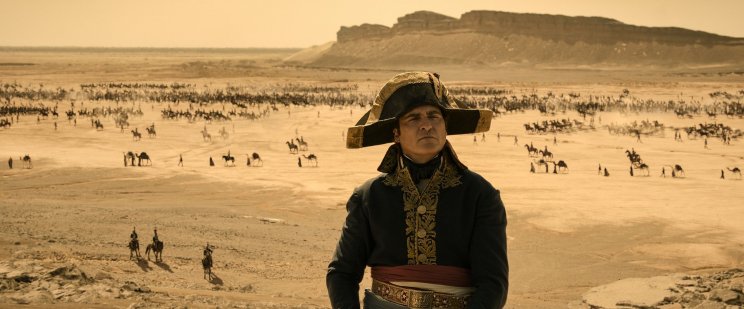 Napóleon (Joaquin Phoenix) már tábornokként is hódító háborúkat vezetett idegen földön