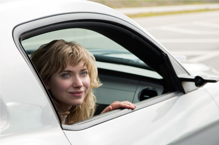 Julia Maddon (Imogen Poots) nem hagyja lerázni magát