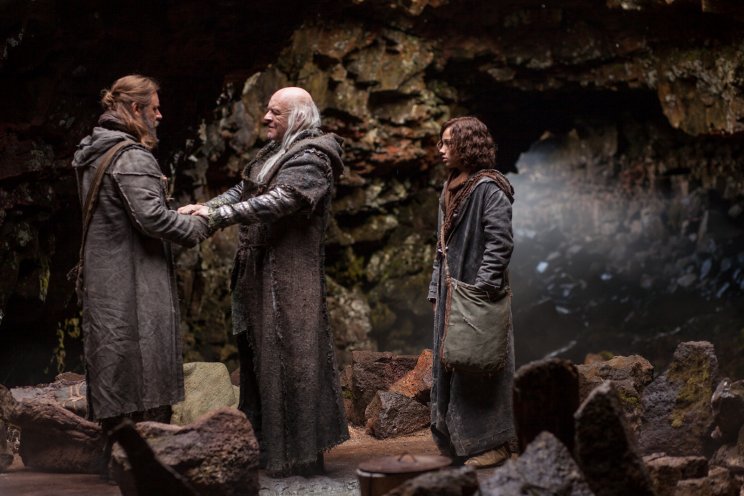 Noé és fia a jó öreg Matuzsálem (Anthony Hopkins) tanácsát kéri