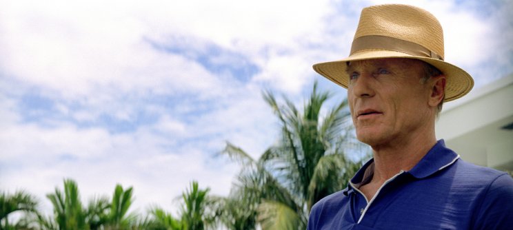 Ed DuBois nyomozó (Ed Harris), bár nyugalmazott, nem nyugszik, míg a banda szabadon garázdálkodik
