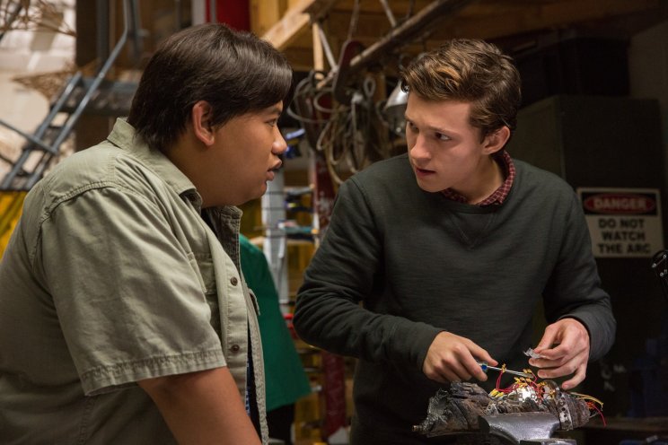 Ned (Jacob Batalon) még Peternél (Tom Holland) is nagyobb geek, de őt is meg lehet lepni