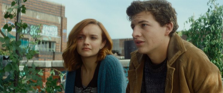 Samantha (Olivia Cooke) és Wade (Tye Sheridan) elszántan védik az OASIS szabadságát