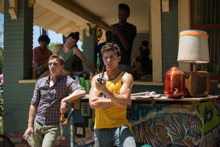 Pete (Dave Franco) és Teddy (Zac Efron), a gyanakvó fiatalság élenjárói