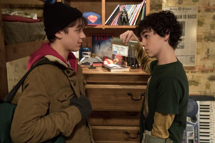 Billy (Asher Angel) nem cserél eredetiségigazolást Freddy-vel (Jack Dylan Grazer)