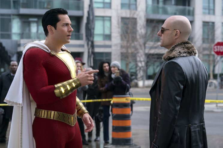 Shazam nem igazán vágja, mit akar tőle Dr. Sivana (Mark Strong)