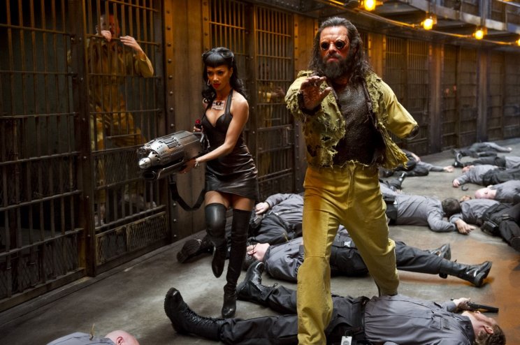 Vadállat Borisz (Jemaine Clement) kezeskedik az őrök gyors haláláért