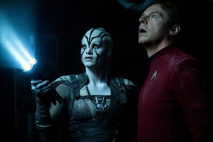 Most Jaylah (Sofia Boutella) jelenti a fényt Scotty (Simon Pegg) számára