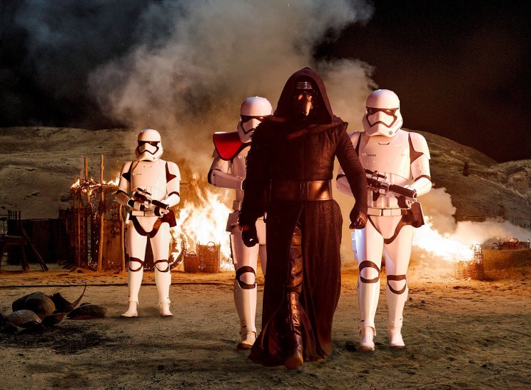 Mindig kell egy főgonosz: most Kylo Ren a kamu Darth Vader