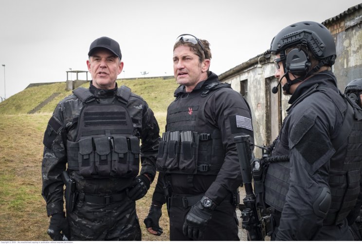 Wade Jennings (Danny Huston) és Mike Banning (Gerard Butler) jól megérti egymást a gyakorlatozásnál