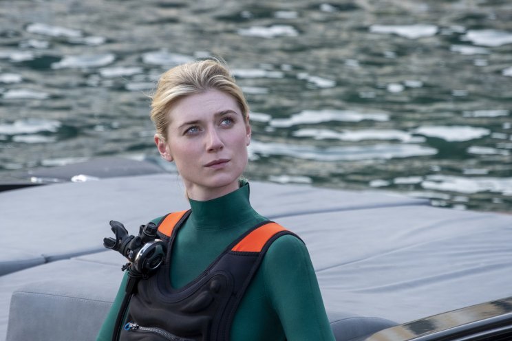 Kat Sator (Elizabeth Debicki) kulcsszerepet játszik a férje elleni akcióban